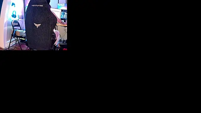 Snapshot of famousALYX chatting on 16, 7, 2026 famousALYX online show from 16, 7, 2026