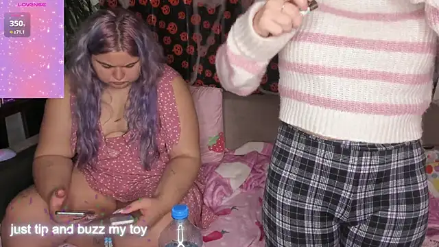 Freakcute  online show from 2, 11, 2025