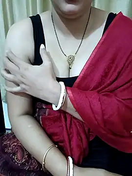 Snapshot of Priya_Boudi chatting on 5, 1, 2025 Priya Boudi online show from 5, 1, 2025