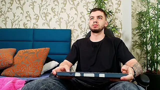 Snapshot of Michael_magno chatting on 16, 7, 2026 Michael magno online show from 16, 7, 2026