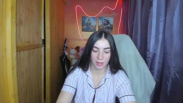 Snapshot of Fiery_Brunette_ chatting on 17, 2, 2025 Fiery Brunette  online show from 17, 2, 2025