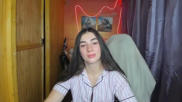 Snapshot of Fiery_Brunette_ chatting on 18, 2, 2025 Fiery Brunette  online show from 18, 2, 2025