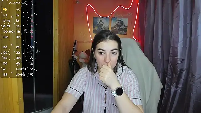 Snapshot of Fiery_Brunette_ chatting on 4, 3, 2025 Fiery Brunette  online show from 4, 3, 2025