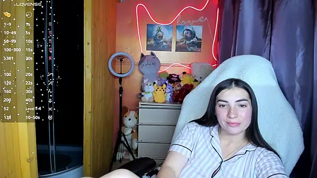 Fiery Brunette  online show from 5, 10, 2025