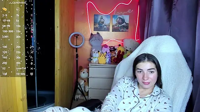 Snapshot of Fiery_Brunette_ chatting on 10, 10, 2025 Fiery Brunette  online show from 10, 10, 2025