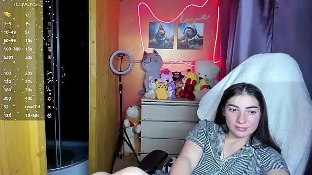 Snapshot of Fiery_Brunette_ chatting on 14, 10, 2025 Fiery Brunette  online show from 14, 10, 2025