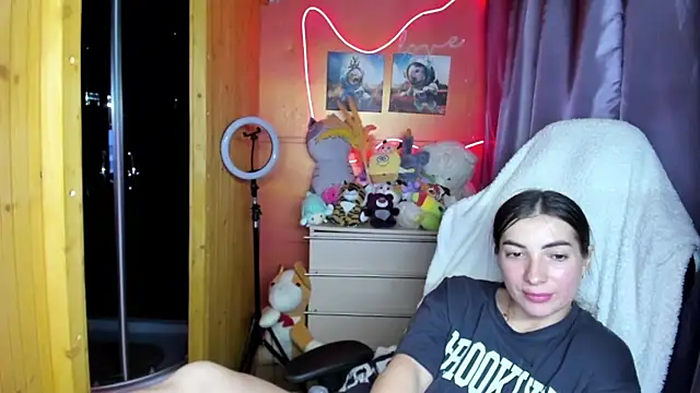 Snapshot of Fiery_Brunette_ chatting on 18, 6, 2026 Fiery Brunette online show from 18, 6, 2026