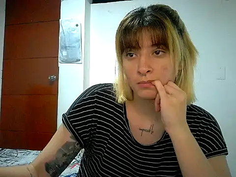 Snapshot of Mia_foster1 chatting on 14, 5, 2026 Mia foster1 online show from 14, 5, 2026