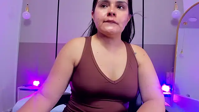 Snapshot of ayla13_ chatting on 2, 3, 2026 ayla13 online show from 2, 3, 2026