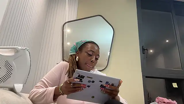 ChocolateCakeQueen online show from 19, 2, 2025