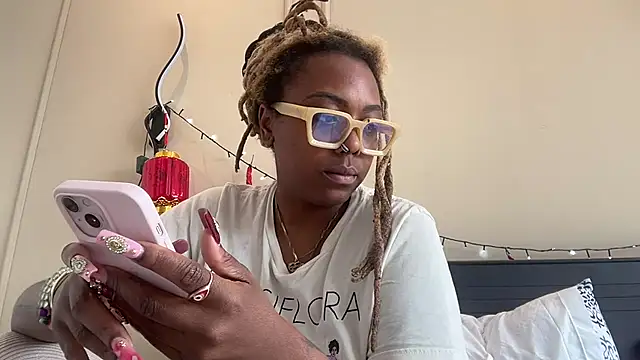 ChocolateCakeQueen online show from 22, 2, 2025