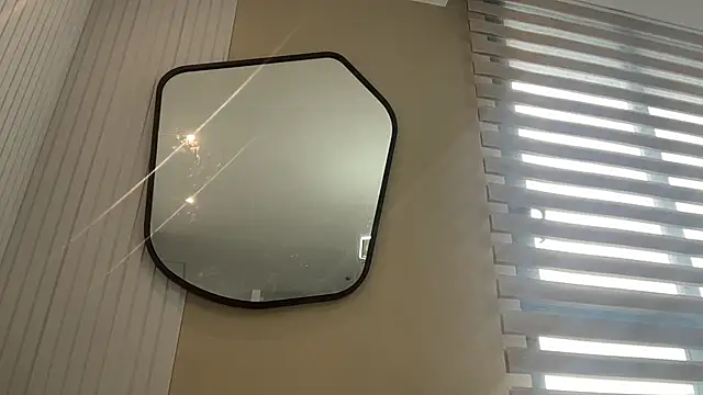 ChocolateCakeQueen online show from 1, 3, 2025