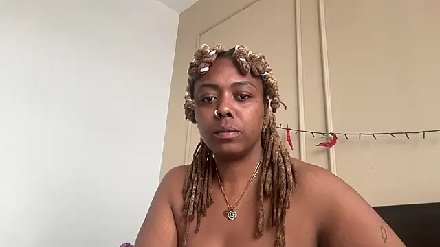 ChocolateCakeQueen online show from 4, 3, 2025