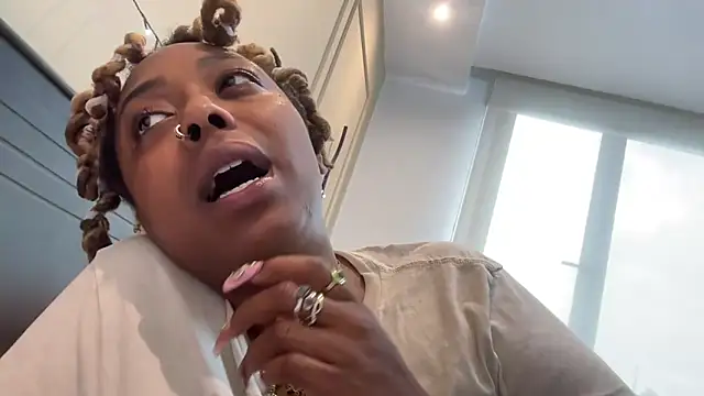 ChocolateCakeQueen online show from 9, 3, 2025