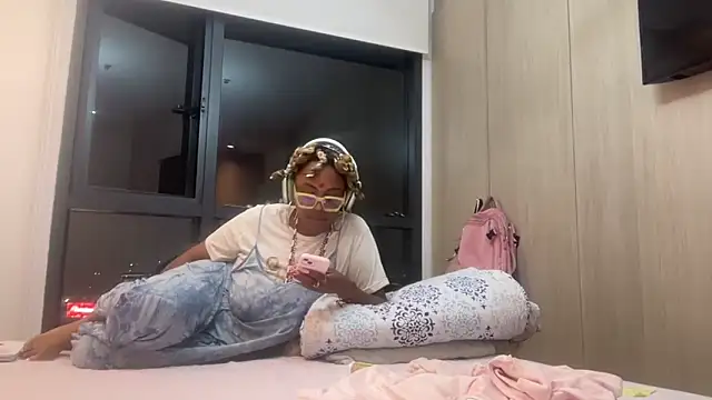 ChocolateCakeQueen online show from 11, 3, 2025