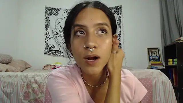 Snapshot of AlinaWoolf_ chatting on 4, 12, 2024 AlinaWoolf online show from 4, 12, 2024