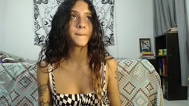 Snapshot of AlinaWoolf_ chatting on 11, 12, 2024 AlinaWoolf online show from 11, 12, 2024