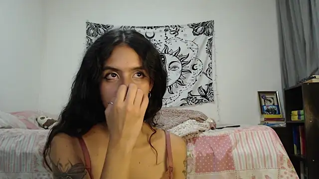 Snapshot of AlinaWoolf_ chatting on 11, 1, 2025 AlinaWoolf online show from 11, 1, 2025