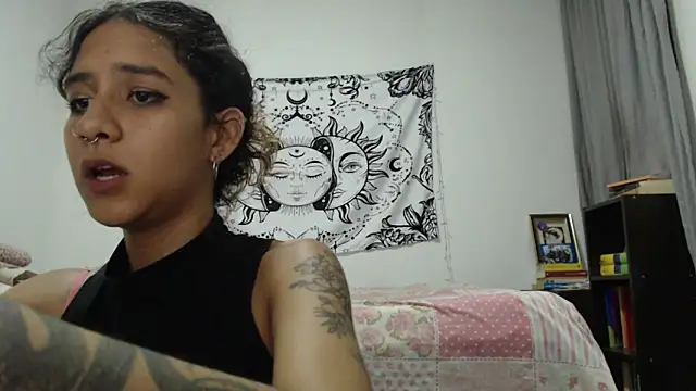 Snapshot of AlinaWoolf_ chatting on 13, 1, 2025 AlinaWoolf online show from 13, 1, 2025