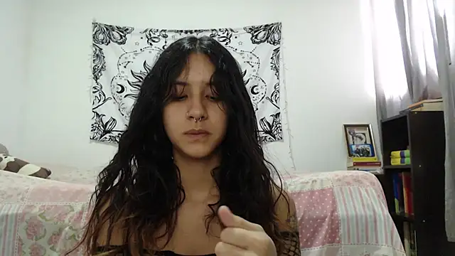 Snapshot of AlinaWoolf_ chatting on 17, 1, 2025 AlinaWoolf online show from 17, 1, 2025