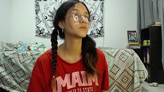 Snapshot of AlinaWoolf_ chatting on 25, 2, 2025 AlinaWoolf online show from 25, 2, 2025