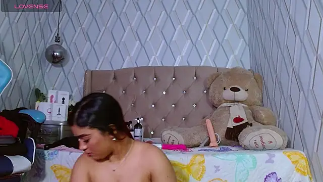 NicolleTaylor online show from 28, 2, 2025