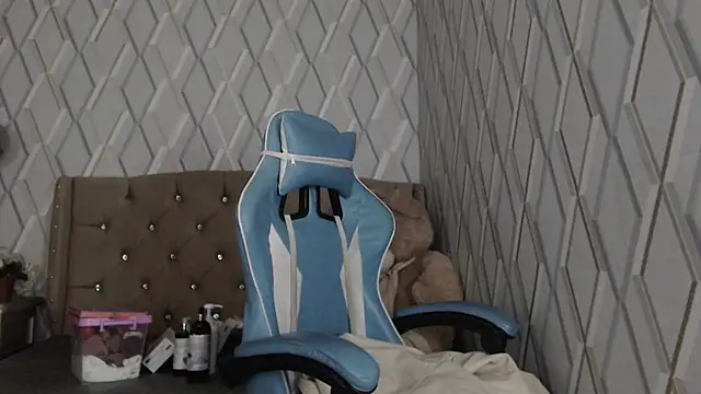 NicolleTaylor online show from 19, 3, 2025