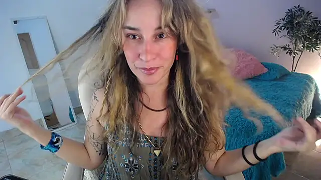 Snapshot of Paula_Paz chatting on 8, 10, 2025 Paula Paz online show from 8, 10, 2025