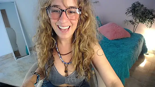 Snapshot of Paula_Paz chatting on 15, 10, 2025 Paula Paz online show from 15, 10, 2025