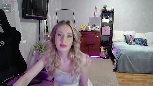 Little Soph online show from 4, 3, 2025