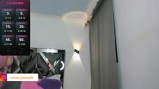Snapshot of Emma_jamess chatting on 8, 1, 2025 Emma jamess online show from 8, 1, 2025