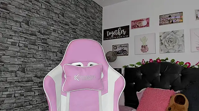 Snapshot of olivia22love chatting on 11, 2, 2025 olivia22love online show from 11, 2, 2025