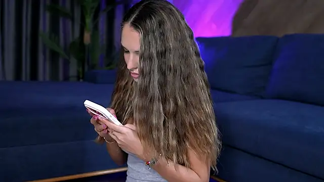EsmeAinsley online show from 27, 5, 2026