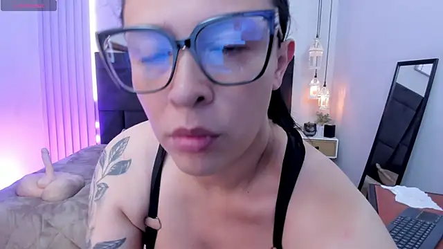 Snapshot of Tisha__lau chatting on 30, 4, 2026 Tisha lau online show from 30, 4, 2026