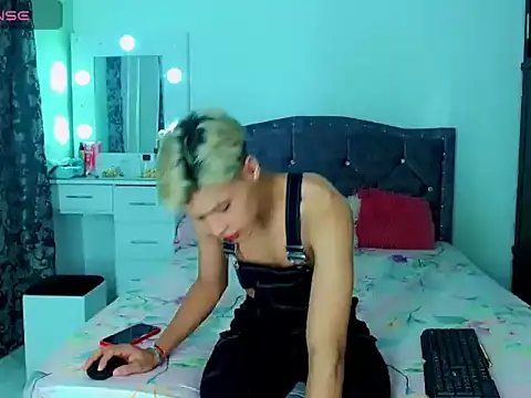 Liamscott  online show from 22, 3, 2025