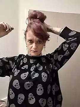 Snapshot of renegade_vyxxen chatting on 5, 3, 2025 renegade vyxxen online show from 5, 3, 2025