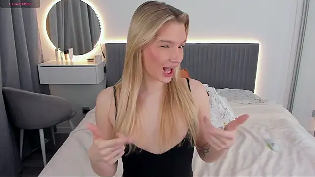 Snapshot of CassieRayss chatting on 16, 2, 2025 CassieRayss online show from 16, 2, 2025