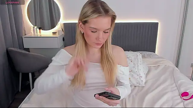 Snapshot of CassieRayss chatting on 18, 2, 2025 CassieRayss online show from 18, 2, 2025