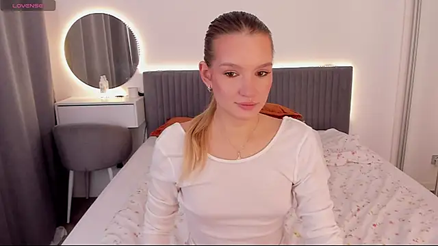 Snapshot of CassieRayss chatting on 6, 10, 2025 CassieRayss online show from 6, 10, 2025