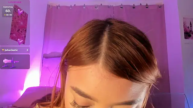 Snapshot of charlotte-Love09 chatting on 8, 10, 2025 charlotte-Love09 online show from 8, 10, 2025