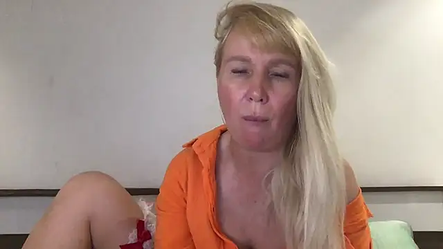 EmmaInLove23 online show from 31, 1, 2025