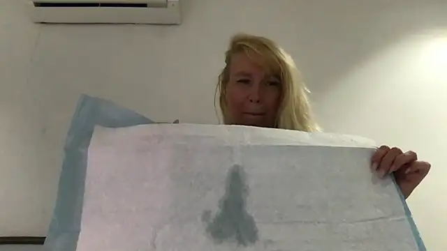 EmmaInLove23 online show from 4, 3, 2025