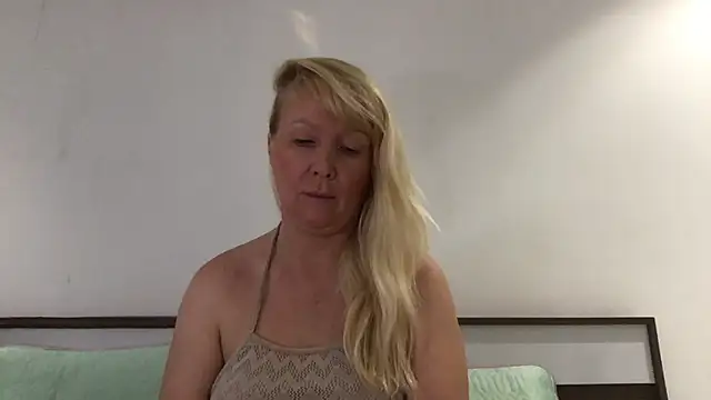 EmmaInLove23 online show from 11, 3, 2025