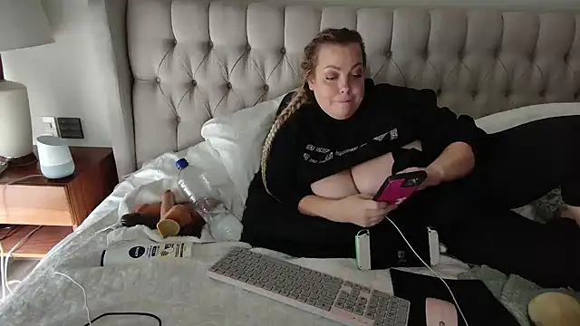 Snapshot of Beauty4AGent chatting on 6, 12, 2024 Beauty4AGent online show from 6, 12, 2024