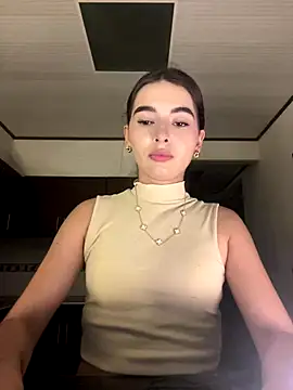 Coralinee 01 online show from 18, 12, 2025