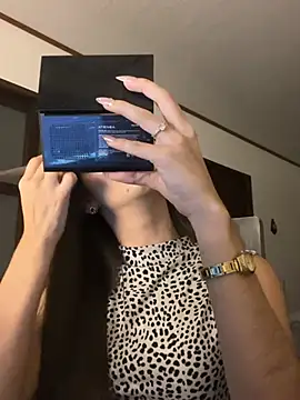 Coralinee 01 online show from 24, 4, 2026