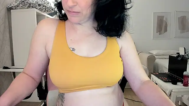 Snapshot of emmita69_ chatting on 6, 3, 2025 emmita69  online show from 6, 3, 2025