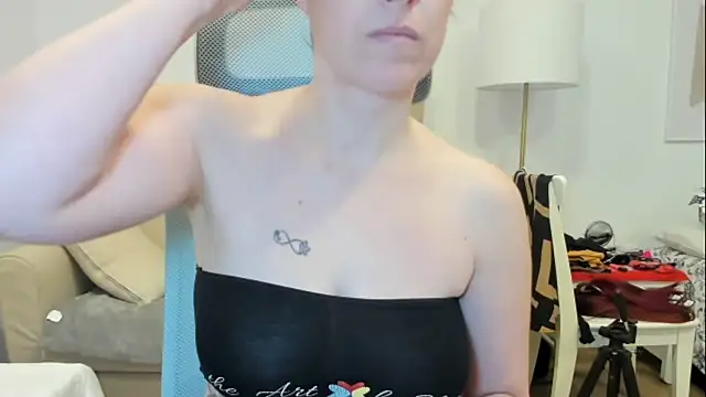 Snapshot of emmita69_ chatting on 15, 3, 2026 emmita69 online show from 15, 3, 2026