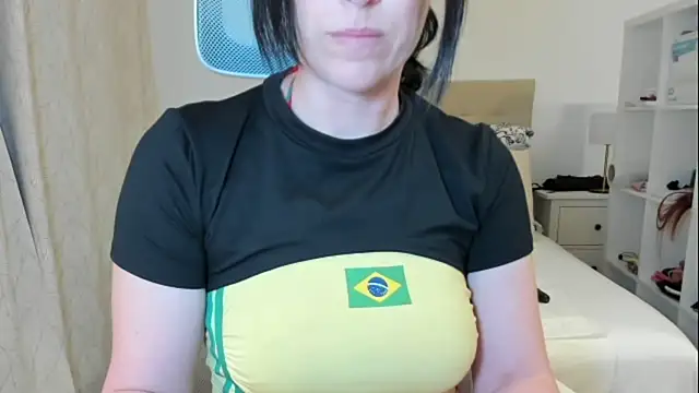 Snapshot of emmita69_ chatting on 16, 4, 2026 emmita69 online show from 16, 4, 2026