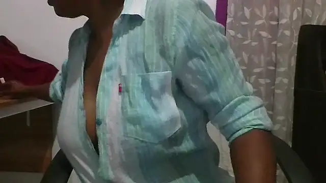 Snapshot of angelsilvia chatting on 21, 11, 2025 angelsilvia online show from 21, 11, 2025